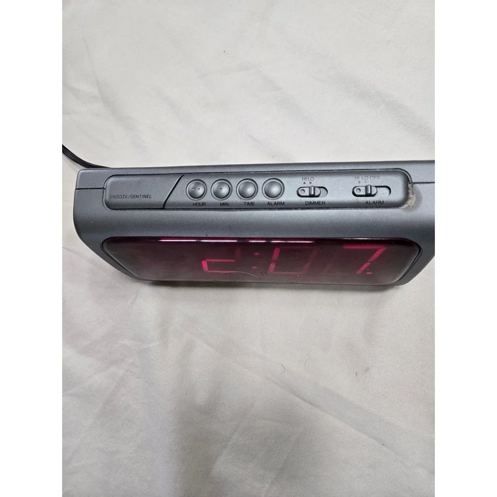 Micronta Vintage Large Red LED Digital Alarm Clock Radio Shack 63-802 Gray