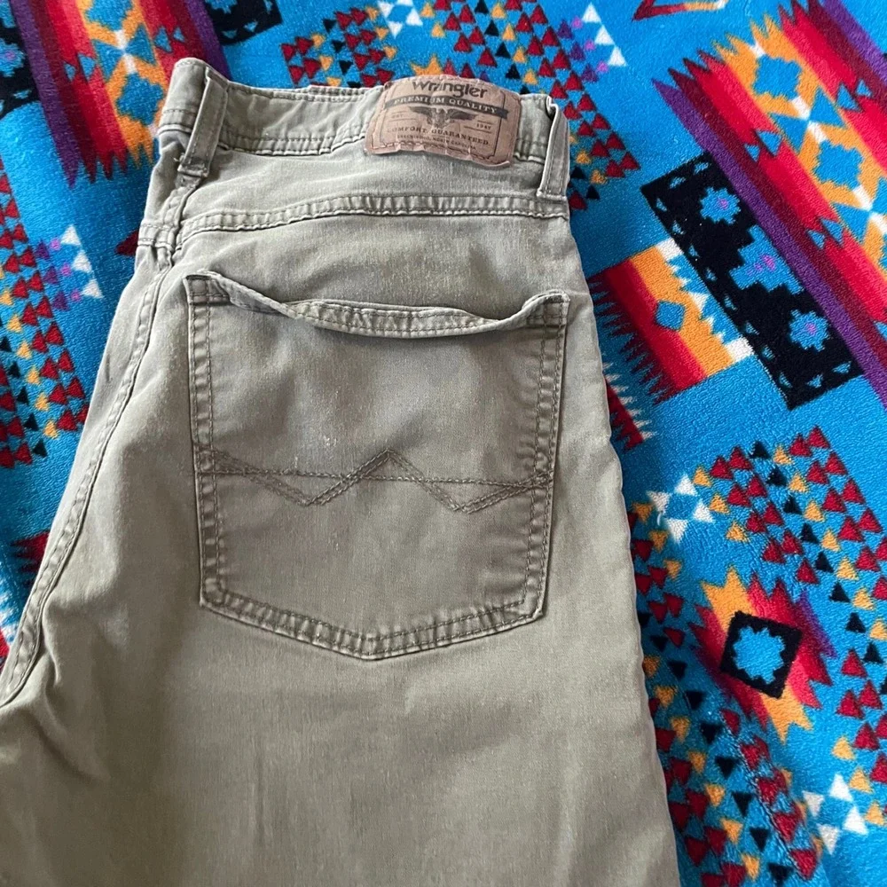 Wrangler Straight Fit Men's Casual Olive Khaki Pants Size 30x30‎