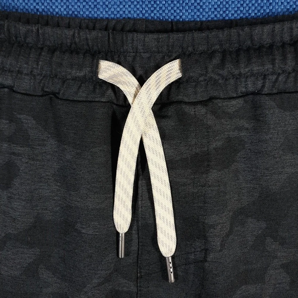 Vuori Jogger Pants Mens XL Inseam 28 Athletic Elastic Waist Camouflage Tapered