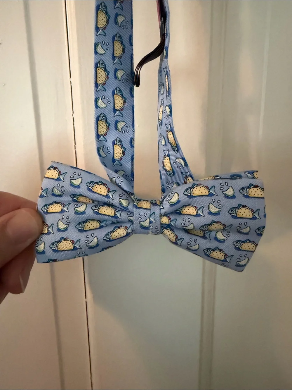 Vineyard Vines playful bow
