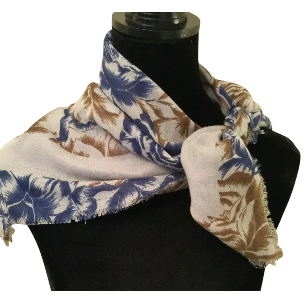 Jeffrey Lawrence For Lawrence Bentley Womens‎ Square Scarf Gray Floral 31